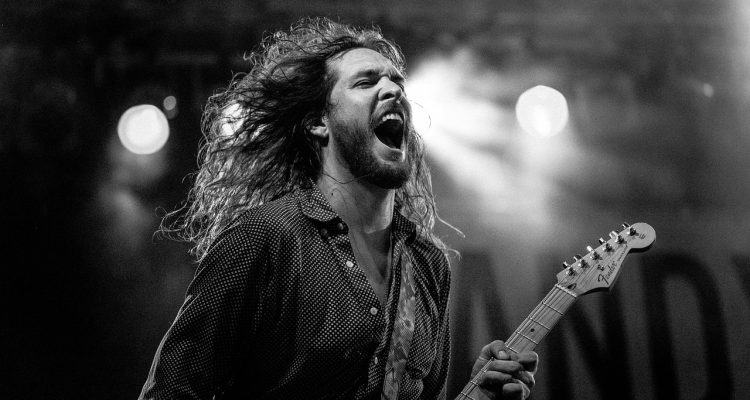 scopri la storia di un cantante di successo che ha conquistato il cuore del pubblico con la sua voce unica e le sue emozionanti canzoni. un viaggio attraverso la sua carriera, ispirazioni e trionfi musicali.