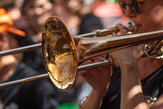scopri il trombone, uno strumento musicale affascinante e versatile, utilizzato in una varietà di generi musicali. esplora la sua storia, le tecniche di suono e i migliori musicisti che lo hanno reso famoso.