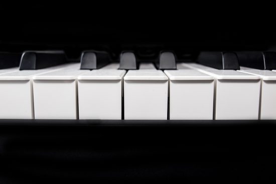 scopri la nostra selezione di pianoforti di alta qualità, perfetti per ogni musicista. dalla scelta dei materiali al suono, ogni piano è progettato per ispirare la tua creatività e migliorare le tue performance.