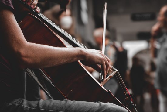 scopri il mondo del violoncello: storia, tecniche e suggerimenti per principianti e musicisti esperti. unisciti a noi per esplorare la bellezza e la profondità di questo strumento straordinario!