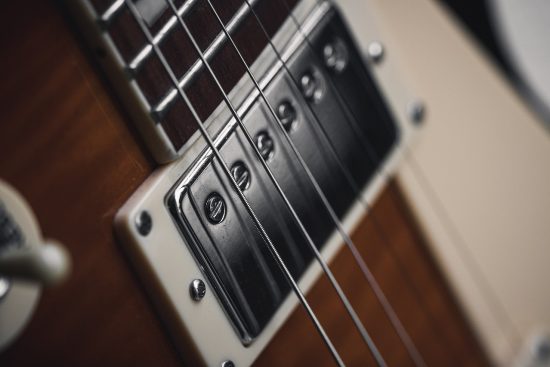 scopri il mondo affascinante delle chitarre! dalla scelta dello strumento ideale alle tecniche di suono, esplora tutto ciò che c'è da sapere per diventare un vero maestro della chitarra.