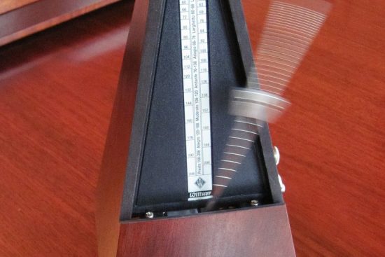 scopri il metronomo, lo strumento essenziale per musicisti e compositori. regola il tempo delle tue performance con precisione e migliorando la tua abilità musicale. un alleato indispensabile per ogni musicista!