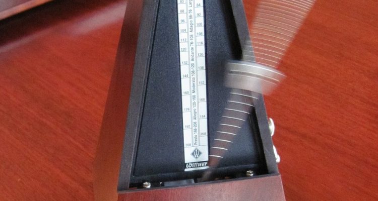 scopri il metronomo, lo strumento essenziale per musicisti e compositori. regola il tempo delle tue performance con precisione e migliorando la tua abilità musicale. un alleato indispensabile per ogni musicista!