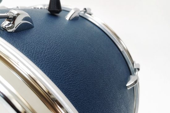 scopri il mondo affascinante degli strumenti a percussione: dai tamburi alle maracas, esplora la loro storia, i vari tipi e come arricchiscono la musica di qualsiasi genere.