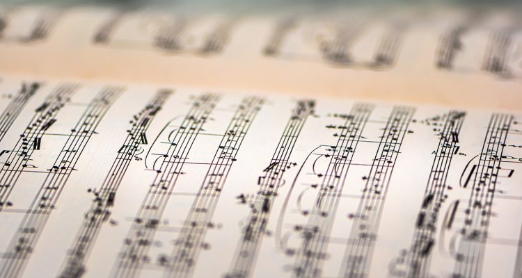 scopri i fondamenti della teoria musicale: analisi di armonia, melodia e ritmo per migliorare la tua comprensione della musica e delle sue strutture.