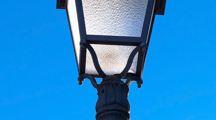 scopri il mondo della riverberazione, un fenomeno acustico che arricchisce l'esperienza sonora. approfondisci come la riverberazione influisce sulla musica, sull'architettura e sull'ambiente, e impara a controllarla per migliorare la qualità audio dei tuoi spazi.