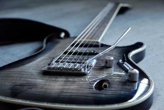 scopri il mondo affascinante degli strumenti musicali! esplora la ricchezza di suoni e stili, dai classici come pianoforti e chitarre a quelli esotici. un viaggio nel cuore della musica per tutti gli appassionati!