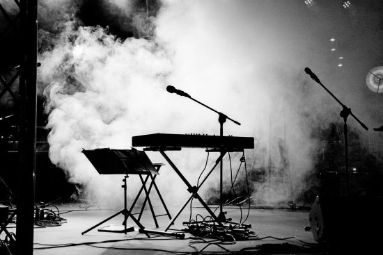 scopri il mondo affascinante della musica: esplora generi, artisti e culture diverse attraverso melodie incantevoli e ritmi coinvolgenti. un viaggio sonoro che arricchisce l'anima.