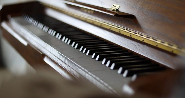 scopri il fascino degli intervalli musicali: la loro importanza nella composizione e nell'interpretazione musicale, e come influenzano le emozioni e l'armonia nella musica.