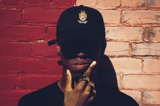 scopri i dischi rap più influenti di tutti i tempi, che hanno lasciato un'impronta indelebile nella cultura musicale. esplora i capolavori che hanno definito generi, influenzato artisti e cambiato il volto della musica hip-hop.