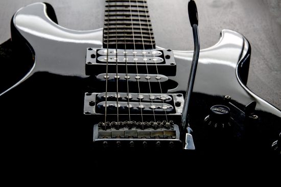 scopri il mondo del chorus per chitarra! esplora suoni ricchi e vibranti che trasformeranno le tue melodie. ottieni consigli sui migliori pedalini e tecniche per rendere la tua musica unica e indimenticabile.
