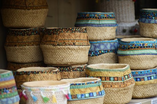 scopri i talentuosi artisti della musica etnica, che portano al mondo sonorità e ritmi unici, riflettendo le diverse culture attraverso le loro melodie coinvolgenti e autentiche.