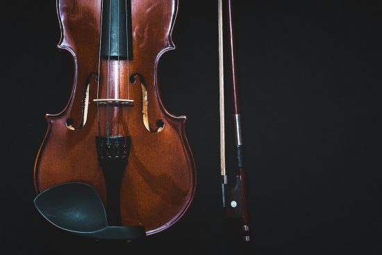 scopri il mondo affascinante degli strumenti folk! esplora le tradizioni musicali, le sonorità uniche e la storia dietro strumenti tradizionali, dalle chitarre acustiche alle percussioni. un viaggio sonoro attraverso le culture e le emozioni.