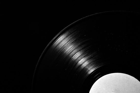 scopri la colonna sonora perfetta per il tuo momento! esplora una selezione di brani musicali emozionanti che arricchiranno le tue esperienze e trasmetteranno le emozioni giuste per ogni occasione. immergiti nel mondo delle melodie indimenticabili.