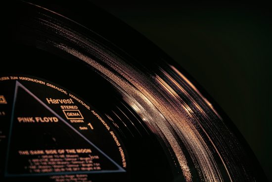 scopri l'emozionante mondo delle colonne sonore! esplora una selezione di brani indimenticabili che accompagnano i tuoi film e serie tv preferiti, evocando ricordi e sensazioni. un viaggio attraverso la musica che racconta storie e crea atmosfere uniche.
