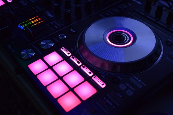scopri il miglior software di produzione musicale per realizzare le tue idee creative! strumenti potenti, interfaccia intuitiva e una vasta gamma di suoni per compositori, produttori e musicisti.