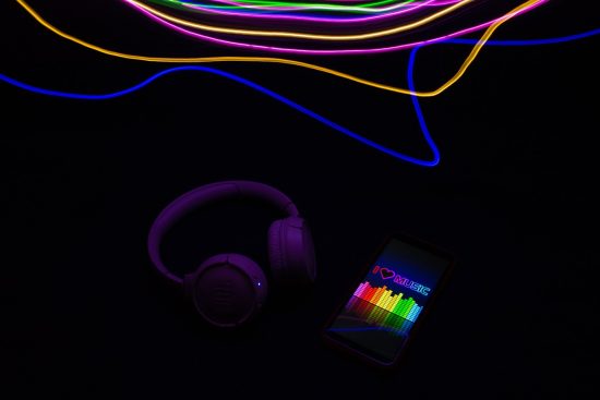 scopri la nostra playlist esclusiva, una selezione di brani che ti porterà in un viaggio musicale indimenticabile. dai successi del momento ai classici intramontabili, ascolta e lasciati ispirare dalla magia della musica!