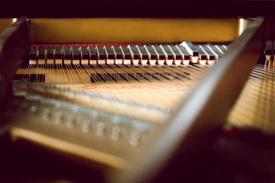 scopri la magia del piano: esplora le diverse tecniche, le migliori pratiche per suonare e i consigli utili per principianti e musicisti esperti. unisciti a noi per un viaggio musicale indimenticabile!