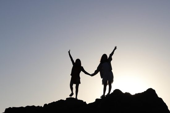 scopri il mondo delle collaborazioni: sinergie creative, progetti condivisi e opportunità uniche. esplora come unire talenti e risorse per raggiungere obiettivi comuni e innovare insieme.