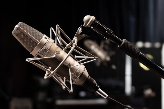 scopri il nostro studio di registrazione d'eccellenza, dove la tua musica prende vita! offriamo attrezzature all'avanguardia, ingegneri esperti e un ambiente creativo per realizzare il tuo progetto musicale. prenota ora e registra il tuo suono unico!