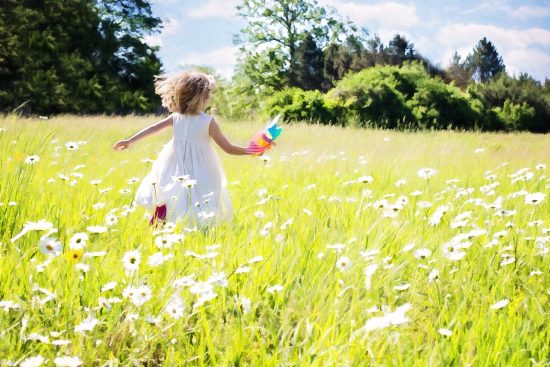 scopri la gioia in ogni momento della tua vita. esplora le piccole cose che portano felicità e serenità. lasciati ispirare dalla bellezza del quotidiano e trova la tua gioia interiore.