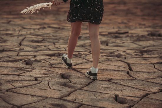 scopri il mondo delle emozioni: esplora come le sensazioni influenzano la nostra vita quotidiana e le relazioni, e impara a gestirle per un benessere migliore.