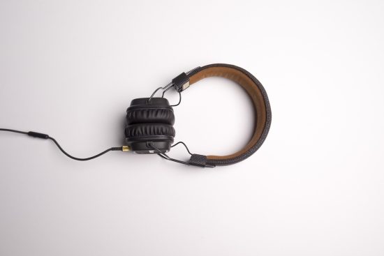 scopri i migliori strumenti per la produzione musicale! dalla registrazione al missaggio, trova l'attrezzatura perfetta per realizzare le tue idee sonore e portare la tua musica a un livello professionale.